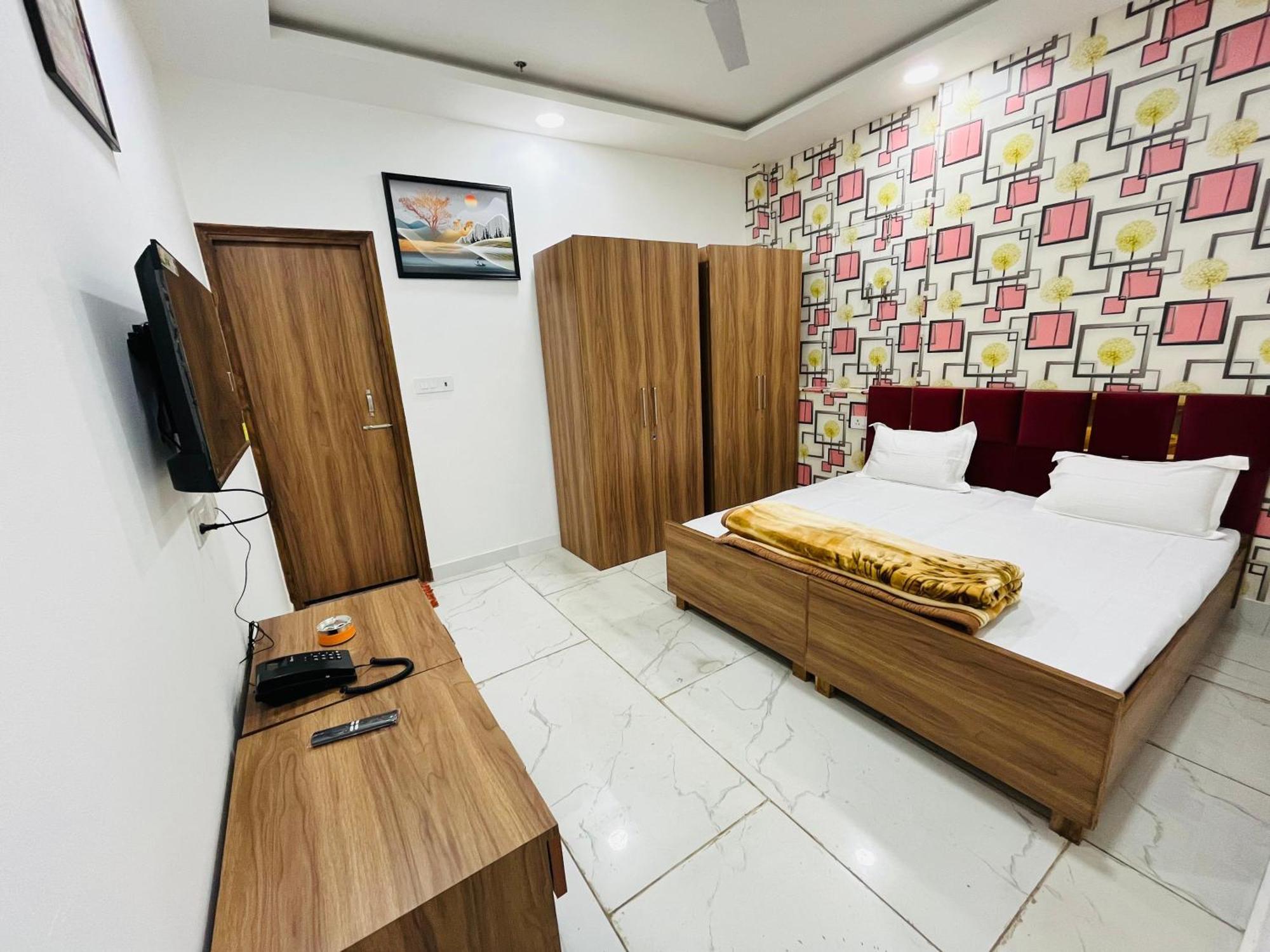 Townhouse Happy Habitat Guest House Большая Нойда Экстерьер фото