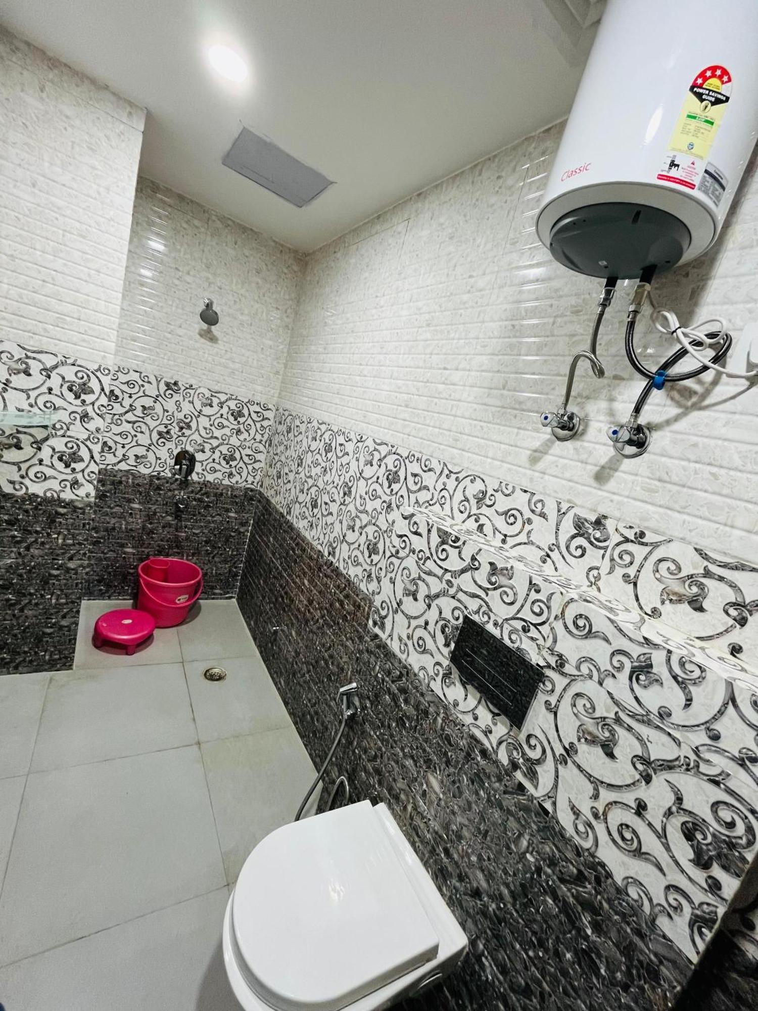Townhouse Happy Habitat Guest House Большая Нойда Экстерьер фото